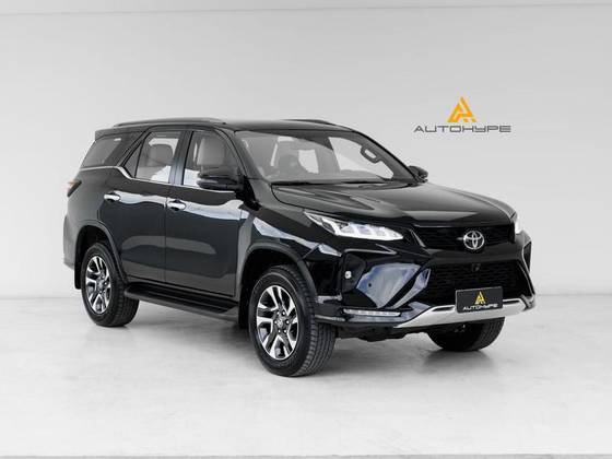 TOYOTA HILUX SW4 2.8 D-4D TURBO DIESEL DIAMOND 7L 4X4 AUTOMÁTICO